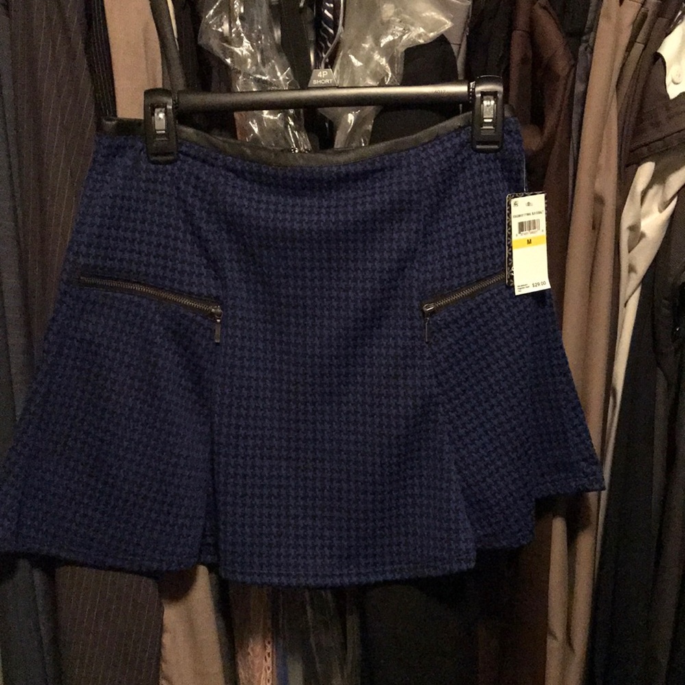 Cute mini skirt, brand new with tags